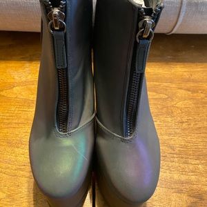 YRU booties platforms glo